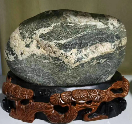泰山石用放在底座上嗎？