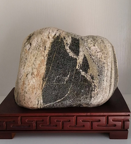別墅門口放泰山石有何作用及擺放禁忌？