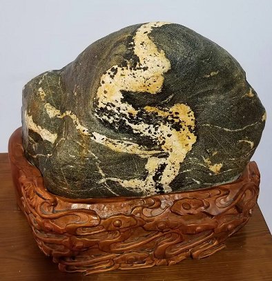 窗戶口對(duì)大門(mén)可以擺泰山石化解嗎？