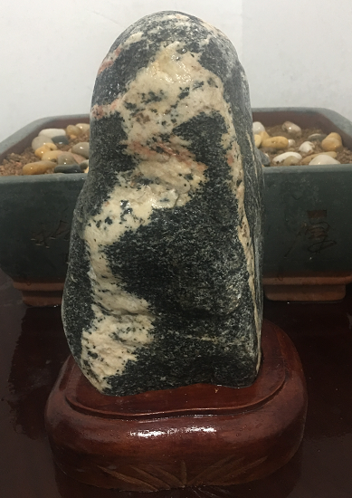 道路對(duì)著房屋用泰山石還是石敢當(dāng)？