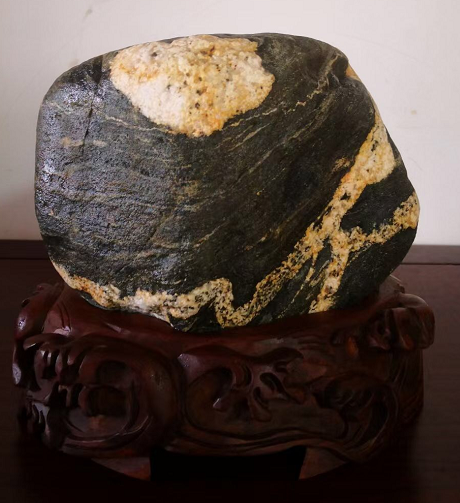 泰山石是什么材質(zhì)的？很沉嗎？