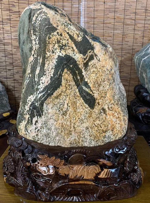 泰山石補(bǔ)缺角用底座嗎？