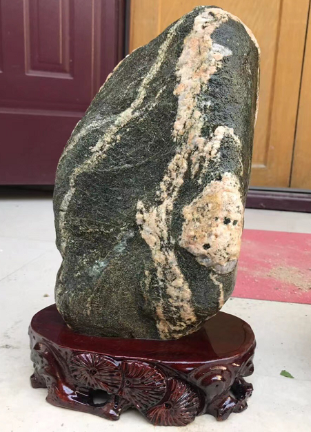 房子犯路沖泰山石應(yīng)放在哪里？