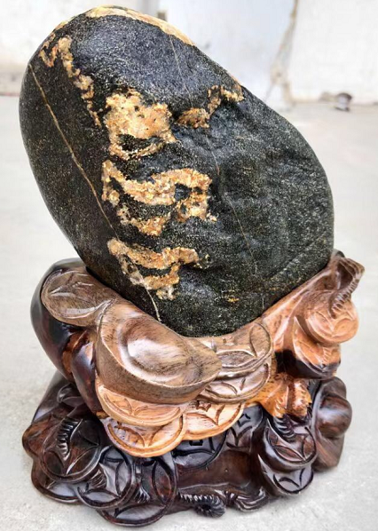泰山石圖片搖錢樹和招財(cái)進(jìn)寶欣賞