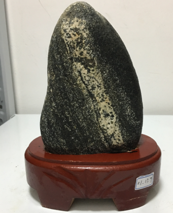 房屋補角用多高的泰山石？