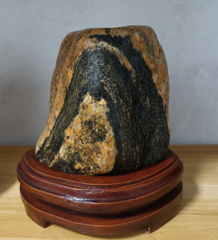 屋里可以擺幾個(gè)泰山石？