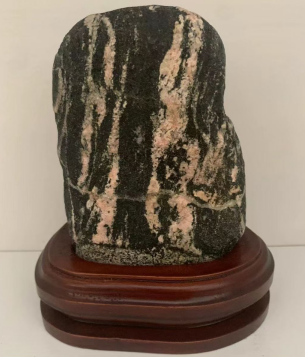 房屋缺角應該放多大的泰山石？
