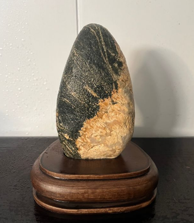 房屋橫梁下放泰山石是什么意思？